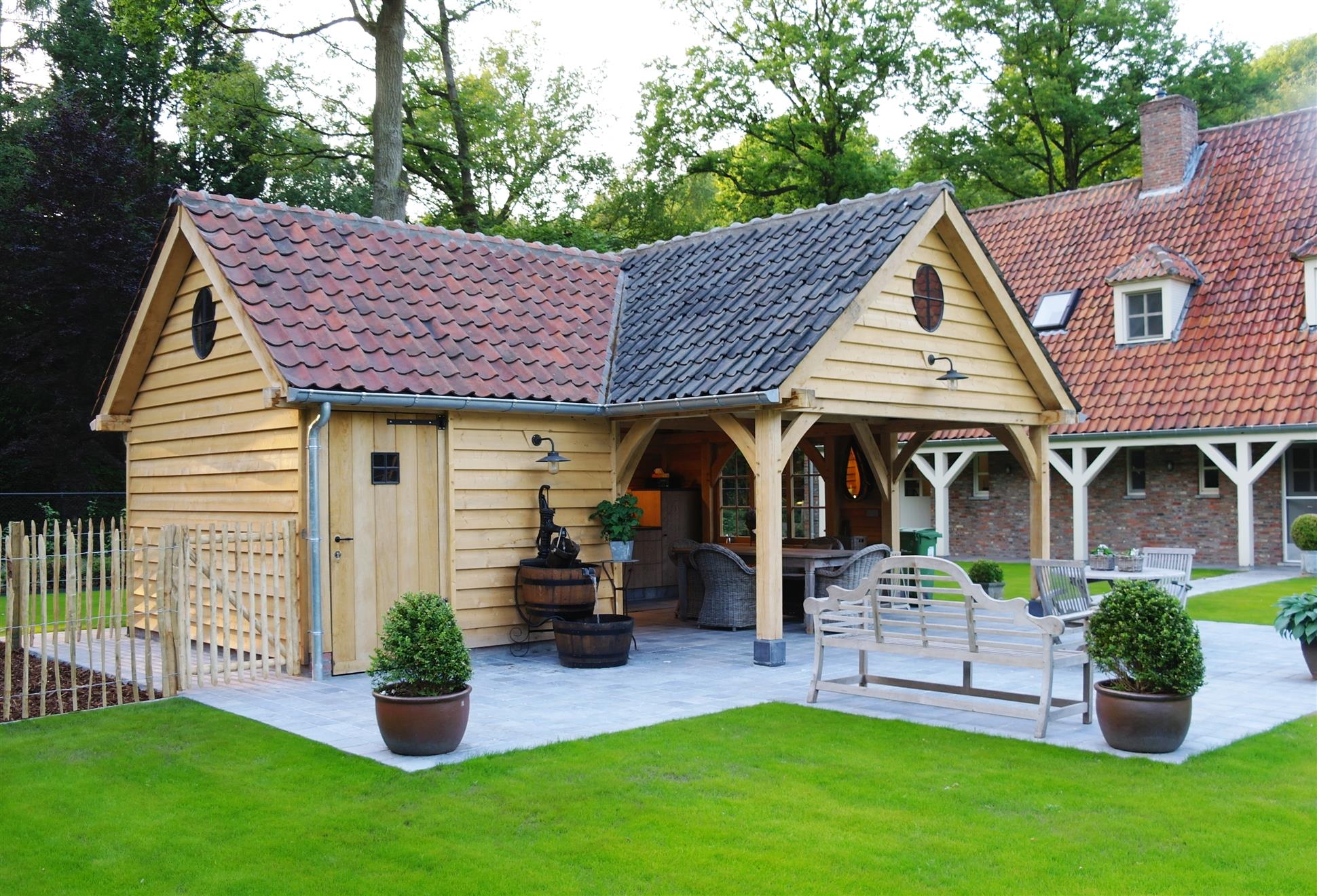 Outdoor Kitchen and Stores